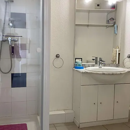 Apartamento T2 Avec Terrasse, Cuisine Equipee, Clim & Wifi, Proche Thermes - Fr-1-553-277