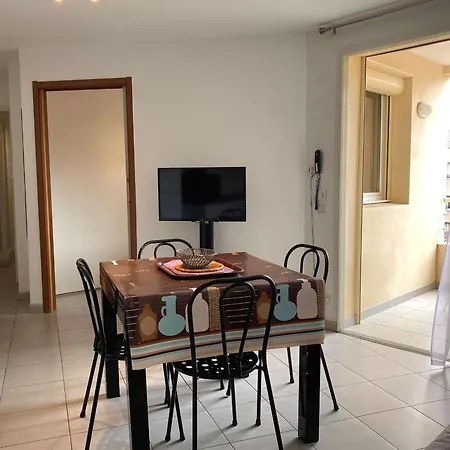 T2 Avec Terrasse, Cuisine Equipee, Clim & Wifi, Proche Thermes - Fr-1-553-277 Apartamento